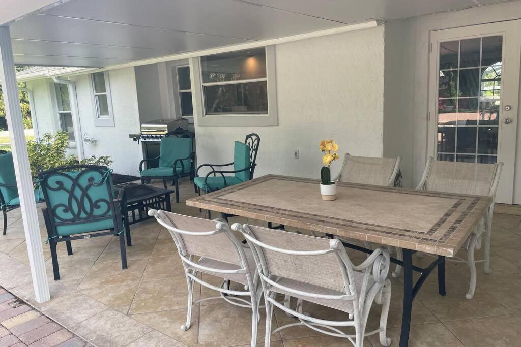 Cheerfull 4/Bed/ 3 Bath / Pool / Best Location Naples Luaran gambar
